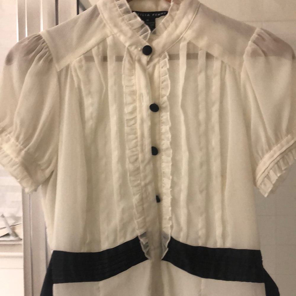 Cute black and white top